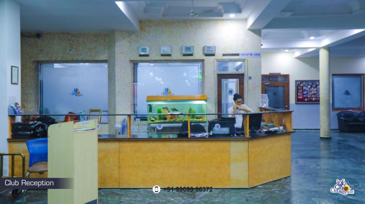 Infocity Club And Resort 甘地讷格尔 外观 照片